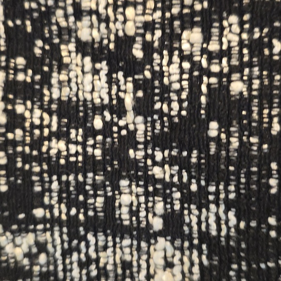 Banana Republic Elegant Black and White Tweed Skirt. Size 0P - Picture 2 of 4